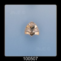Classic Charm Chevro II 3-Diamond Pavé set